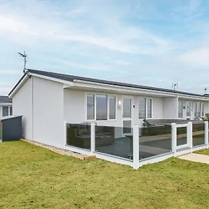 Host & - Sea View Road Chalet Bessingby